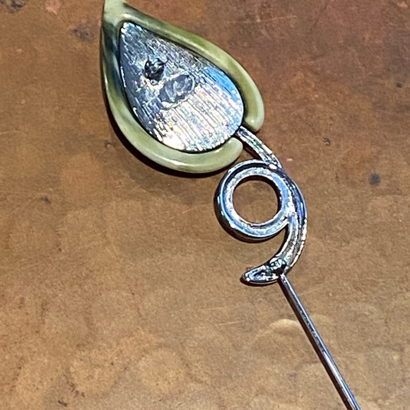 LIZ Claiborne Brooch Green Marbled Lucite Leaf with silver finish stem! EUC - Picture 5 of 7